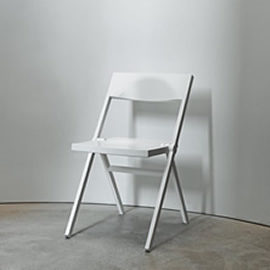 White foldable chair